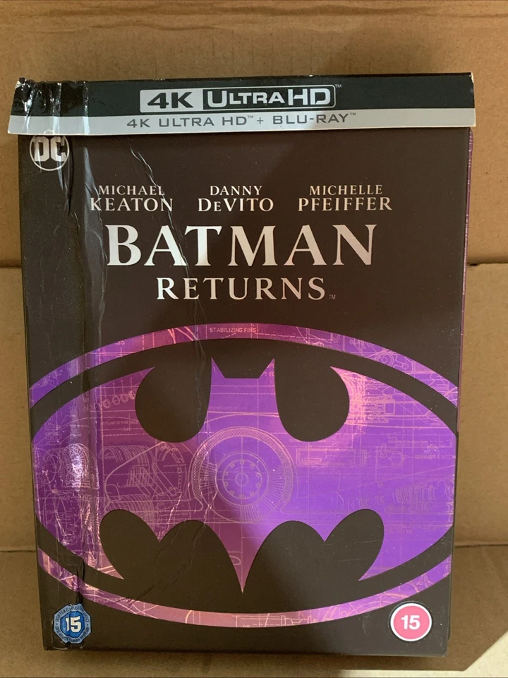 Batman Returns 4K UltraHD + Blu-ray Steelbook + Collectable Extras - Image 1 of 4