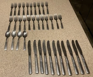 Vintage Oneida Fluted Rose Thor Stainless Flatware Silverware 37 pcs USA Made - Picture 1 of 2