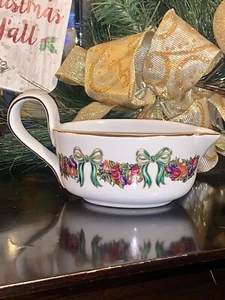 RARO barco de porcelana grabada Claire Burke - acento dorado, colores navideños de temporada - Imagen 1 de 8