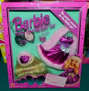 NUEVO 1994 BARBIE MODA FIESTA BRILLO CONJUNTO REGALO MEDALLÓN 4 U TACONES BRILLANTES CON LAZOS - Imagen 1 de 5
