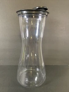 Rubbermaid Carafe with Leak-Proof Lid 2 Quart Black Lid 7m32 - Picture 1 of 5