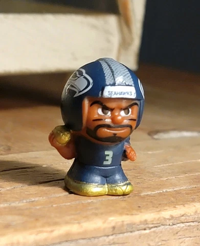 NFL TEENYMATES Seattle Seahawks RUSSELL WILSON GOLD Version 1" Figure 2021 Cover