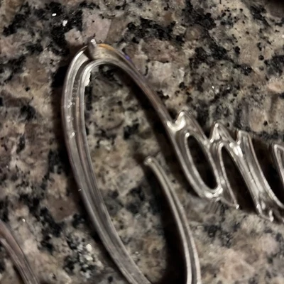 Nos 1968-1969 Camaro guardabarros emblema Z/28 3916660 GM  Foto 1 de 3