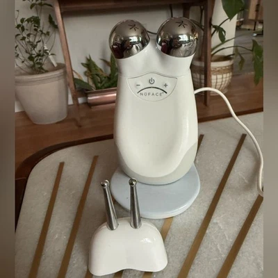 Nuface Trinity con accesorio para labios y ojos Foto 1 de 4