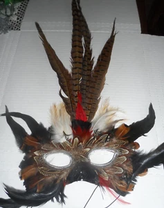 Feathered Multicolor Mask - MARDI GRAS MASQUERADE PARTY EYE MASK - HALLOWEEN - Picture 1 of 4
