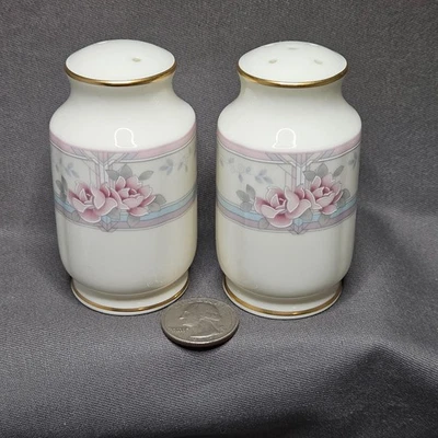 NORITAKE Magnificence 9736 Salt and Pepper Shakers Set Gold Rim 3 ¼” - Image 1 of 4
