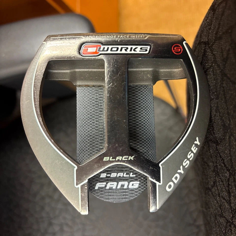 Женский паттер Odyssey O Works Black 2-ball FANG RH/Cover  - Изображение 1 из 4