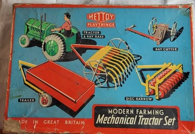 Mettoy Tractor &Hay Rake - Immagine 1 di 4