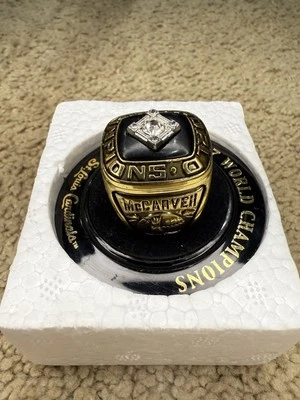 Anillo réplica campeones de la Serie Mundial 1967 de los Cardenales de San Luis en caja - TIM McCARVER Foto 1 de 4