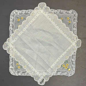 2 Vintage White Ladies Hankies Embroidered Flowers - Picture 1 of 14