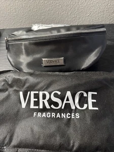 Versace Fragancias Cinturón Plateado Bolso Negro Bolsa de Viaje Riñonera + Bolsa para el Polvo Nuevo - Imagen 1 de 5