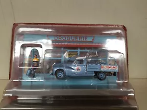 PEUGEOT 203 PICKUP BUGATAZ + DIORAMA DROGUERIE + FIGURE 1:43 ALTAYA IXO - Foto 1 di 3