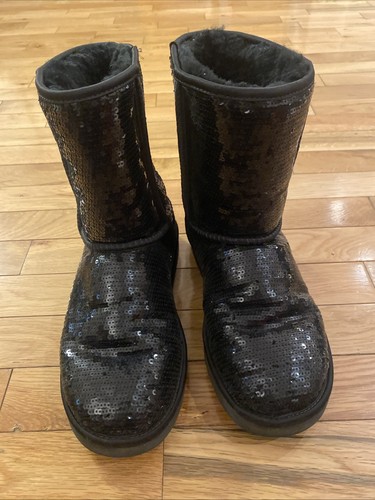 Stivali UGG classici corti con paillettes da donna taglia 7 neri scintillanti SN 1094982