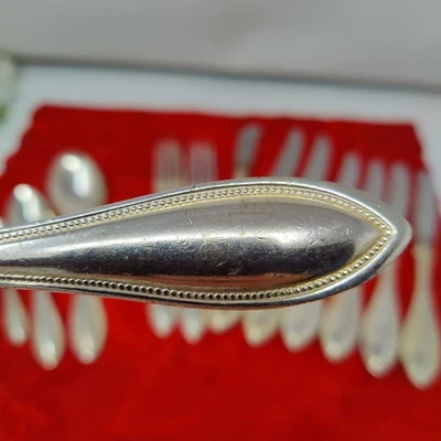 Juego de 32 cubiertos de acero inoxidable con cuentas Oneida ARBOR AMERICAN HARMONY Foto 1 de 4