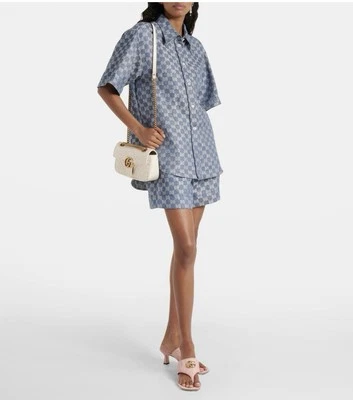 Sandalias planas Gucci Marmont blancas crema GG Chevron de cuero con tanga $920 Foto 1 de 4