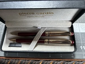 Juego de bolígrafos y lápices Pierre Cardin con estuche vintage castaño rojizo y dorado - Imagen 1 de 6