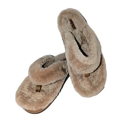 OLUKAI Kipe'a Heu Fuzzy Slipper Sandals Thongs Sz 8 Tan NEW Shearling Sheep Wool - Image 1 of 4