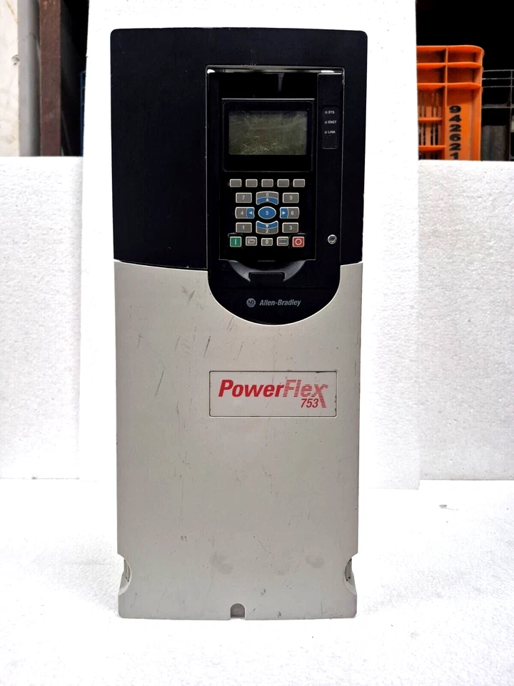 ALLEN-BRADLEY 20F11NC037JA0NNN AC Drive Powerflex 753 18,5KW 25HP Foto 1 de 4