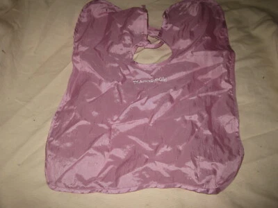 Capa babero rosa para salón de peluquería American Girl Doll Foto 1 de 3