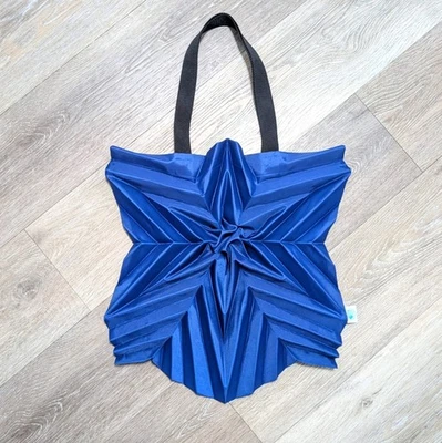 Issey Miyake Coliflor Origami Bolso de Mano Monedero Plisado a Mano Estrella Azul Negro Foto 1 de 4