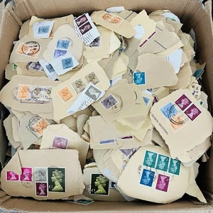 Lote de trabajo de estampillas mixtas de 5,5 kg del Reino Unido sin clasificar en franqueo de papel principalmente proyecto de arte de centavo - Imagen 1 de 11