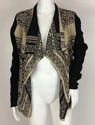 Suéter Cárdigan Geométrico Frontal Cortina Bronceada Negra Marca Lucky Talla M Foto 1 de 4