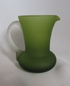 PILGER MUNDGEBLASEN GRÜN SATINIERTES GLAS 3-1/2" KLEINER CREMEKRUG - Bild 1 von 5