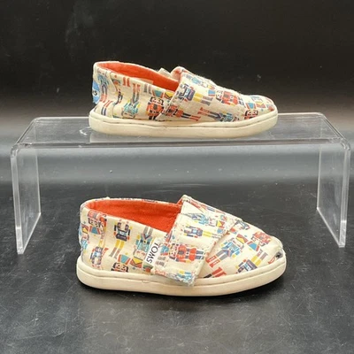Mocasines TOMS para niños pequeños talla 4 patrón cascanueces cierre de gancho y bucle informal Foto 1 de 4