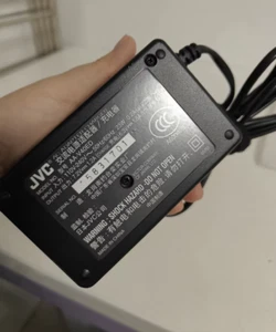 Jvc Chargeur/Adaptateur CA 7.2V1.2A 6.3V 1.8A pour Batterie BN-V416U BN-V408 - Afbeelding 1 van 4