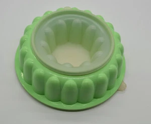 Tupperware Jello Mold Green 3 Piece Vintage 9" F-1 - Picture 1 of 6