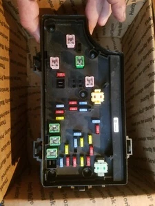 11 12 Calibre Patriot Compass TIPM 2010 módulo de alimentación totalmente integrado caja de fusibles - Imagen 1 de 7