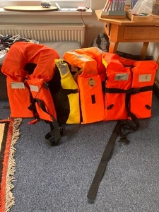 4 Rettungswesten gebraucht - Bild 1 von 5