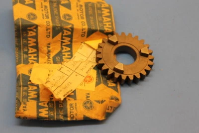 NOS YAMAHA AS2 AS2C HS1 YAS1C 4TH WHEEL GEAR PART# 183-17241-00-00  - Image 1 of 4