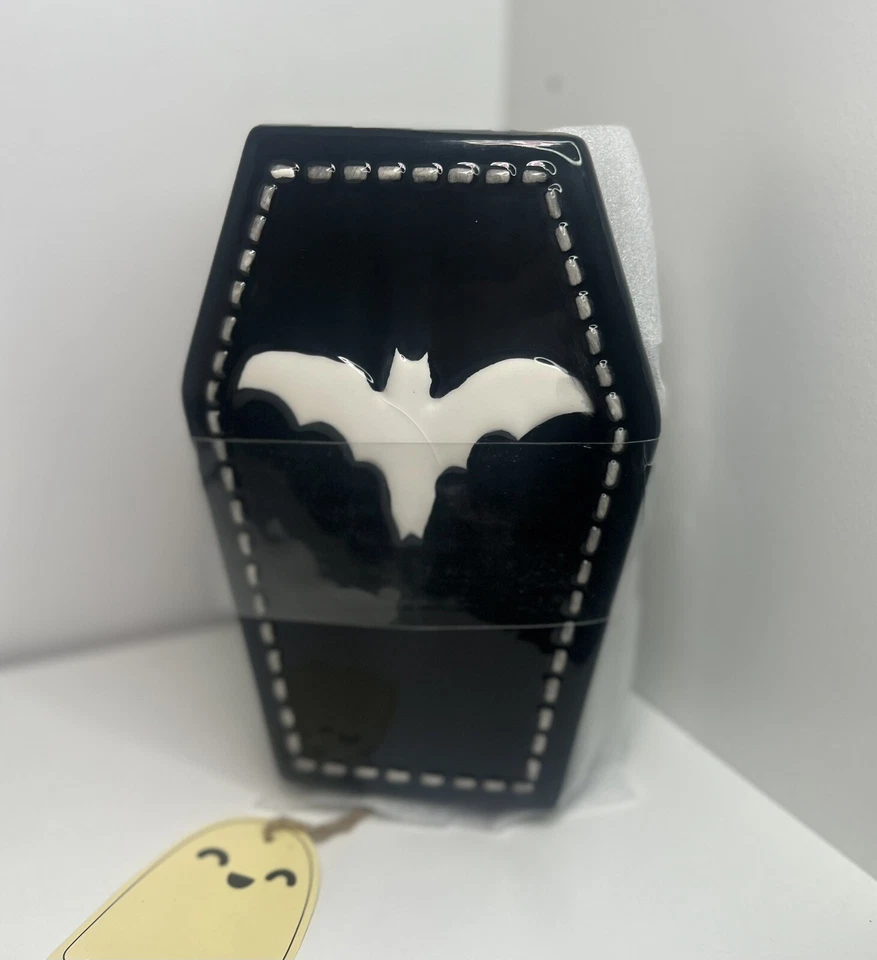 TJ MAXX | VTG Gothic Coffin Shaped Ceramic Butter Dish Foto 1 de 1