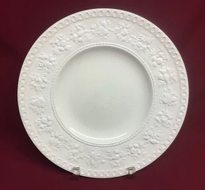 Wedgwood Wellesley 9 1/2" Luncheon Plate - Picture 1 of 3