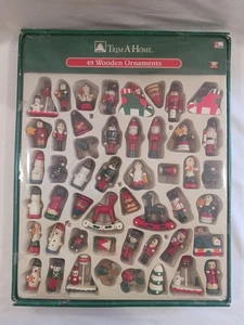Vintage Weihnachtsborte A Home 49 Teile Holz Ornamente Originalkarton Kmart sehr guter Zustand  - Bild 1 von 12