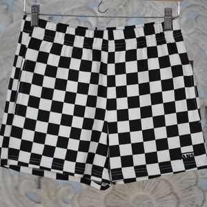 Neu mit Etikett Vans Oxid gerollte Damenshorts schwarz weiß kariert Größe S - Bild 1 von 5