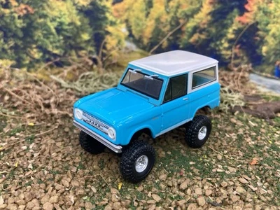 1966 Ford Bronco caminhão 4x4 levantado 1/64 fundido personalizado off road 4WD luz verde - Imagem 1 de 4