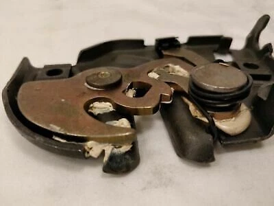 Cierre de capó GM OEM nuevo GM15757371 Foto 1 de 4