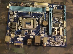 Placa madre de escritorio Gigabyte GA-H61M-S1 VGA mini ATX LGA 1155 DDR3 SDRAM - Imagen 1 de 13