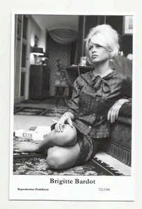 BX102) BRIGITTE BARDOT SWIFTSURE PHOTO POSTCARD (72/194) FILMSTAR PIN UP GLAMOR - Picture 1 of 1