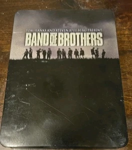 Band of Brothers 6-Disc DVD Set Collector's Tin HBO Tom Hanks Steven Spielberg  - Bild 1 von 6
