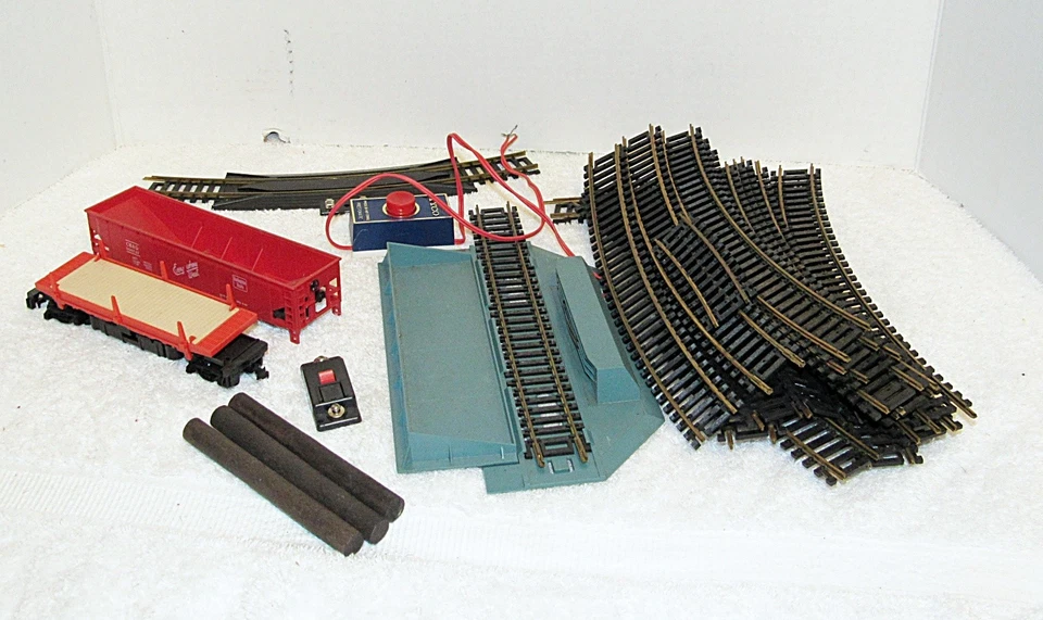 Tyco 16 HO Curved & 4 Straight W/Switch Track & Unloading Car & Track - Image 1 of 4