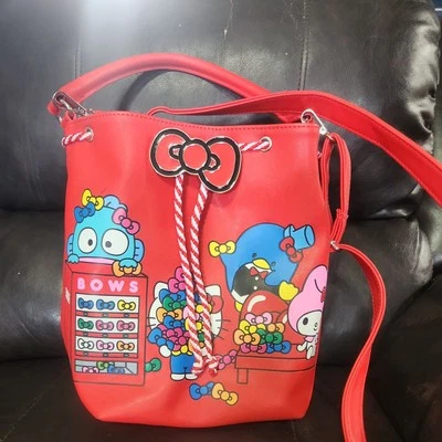 RARO PLATO REVERSO Loungefly Loves Hello Kitty Sanrio Rojo Bandolera Cartera CORAZÓN Foto 1 de 4