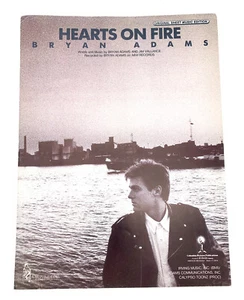 BRYAN ADAMS "HEARTS ON FIRE" SPARTITO MUSICALE-PIANOFORTE/VOCE/CHITARRA-1987 - Foto 1 di 3