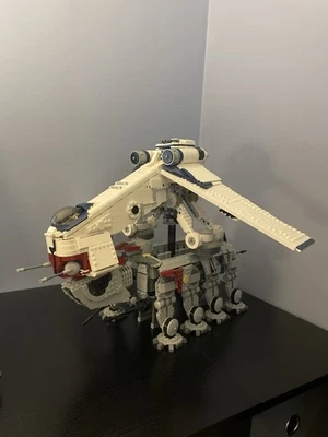 LEGO Republic Dropship con modelo AT-OT (REAL LEGO) Republic Bricks Foto 1 de 4