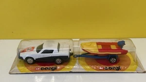 CORGI JUNIORS TWIN PACK TRIUMPH TR7 & DINGHY ON TRAILER / MINT IN BLISTER PACK - Picture 1 of 8