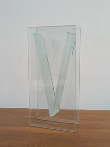 Vaso contemporaneo in vetro scandinavo a forma di V dettaglio smerigliato - Foto 1 di 10
