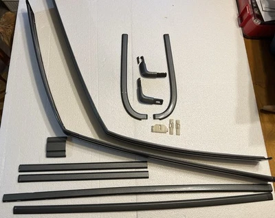 Oldsmobile Cutlass 1981-1988 vinilo moldura superior OEM carrocería G 13 piezas Foto 1 de 4