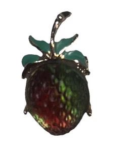 Spilla fragola vintage unica in vetro modellato - Foto 1 di 10